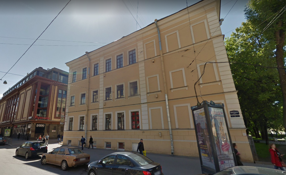 Спасатели потушили сильный пожар на Звенигородской, где пострадали два человека