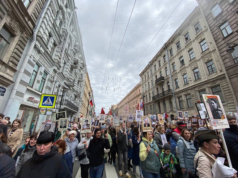 Более миллиона человек приняло участие в шествии «Бессмертный полк» в Петербурге 