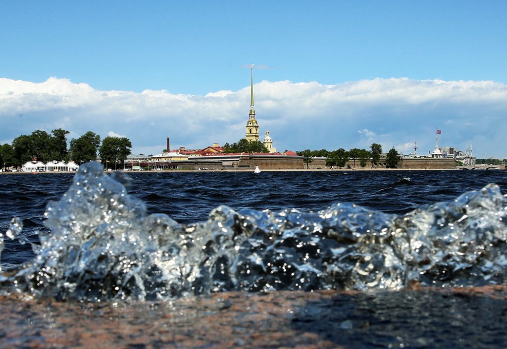 Собрали топ-5 народных примет, которые помогут предугадать погоду в Петербурге на выходные