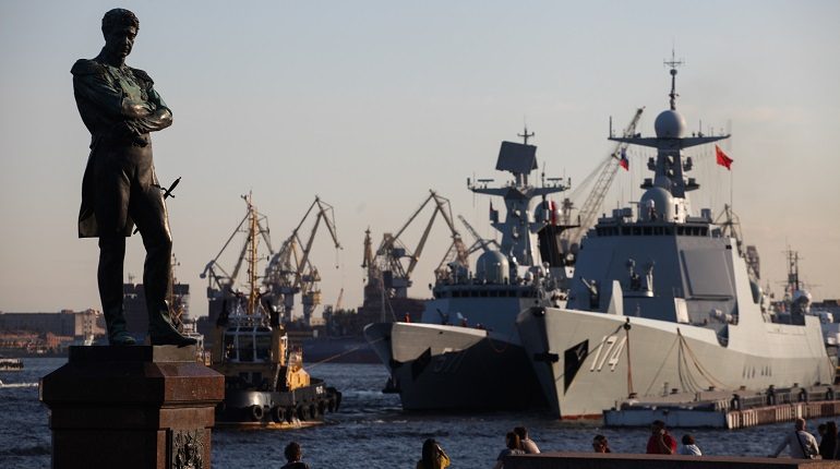 Петербург готовится ко Дню ВМФ и военно-морскому параду: полный гид по перекрытиям