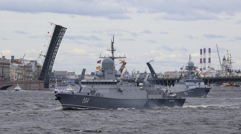 Петербург готовится ко Дню ВМФ и военно-морскому параду: полный гид по перекрытиям