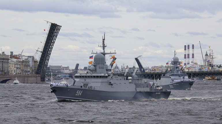 Репетиции парада ко Дню ВМФ изменит разводку мостов Петербурга