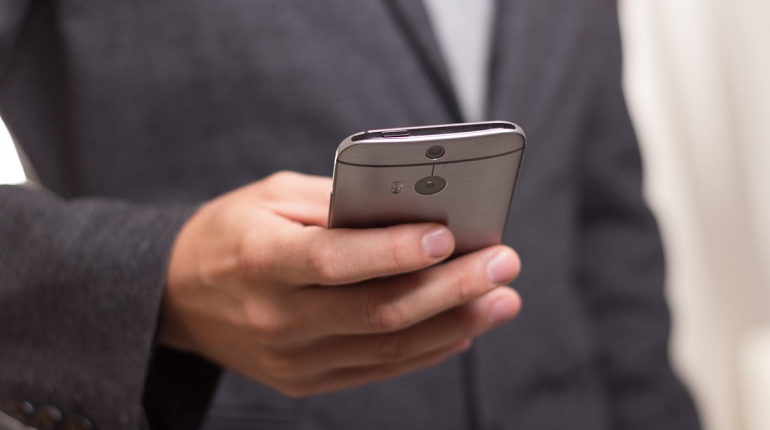 ЦИК планирует закупить сотрудникам отечественные смартфоны для служебных целей
