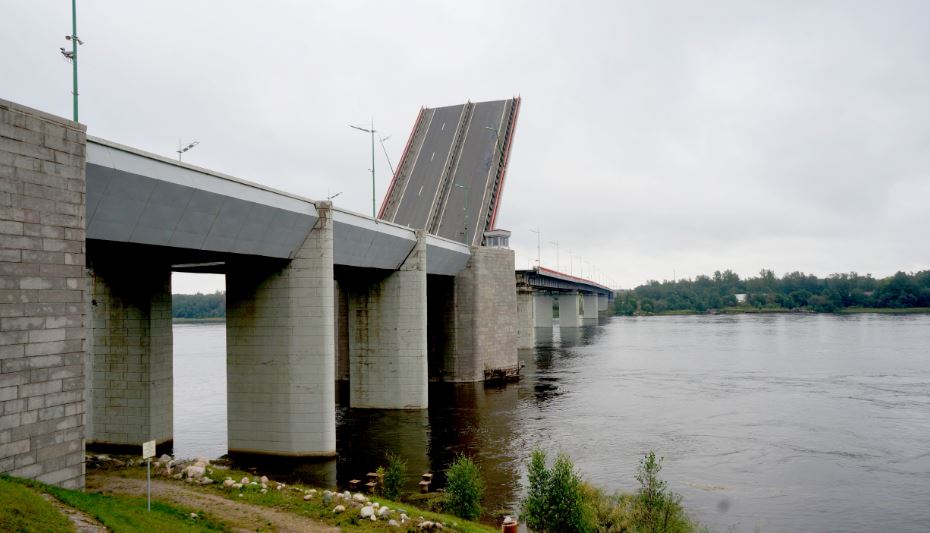 Ладожский мост разведут 5 июля из-за «Апостола Андрея»