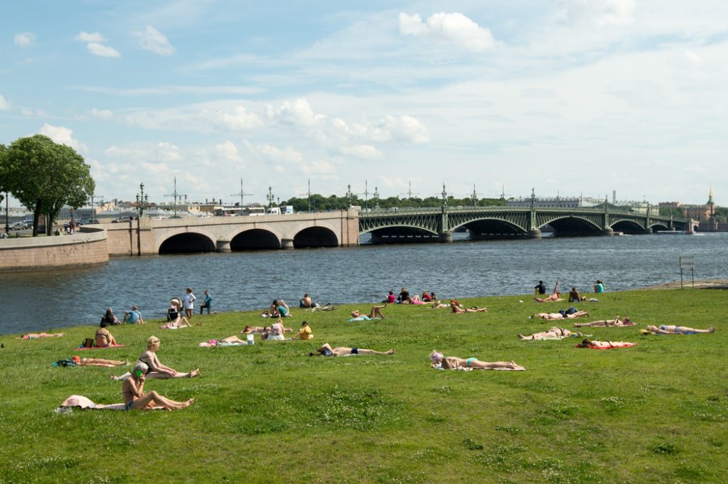 В Петербурге 17 августа жара усилится, ищите укрытие в тени
