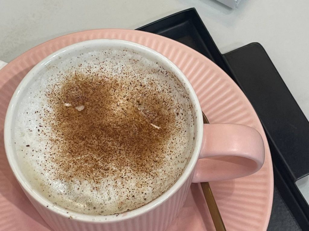 Диетолог Алехина рассказала об опасности кофе с выпечкой
