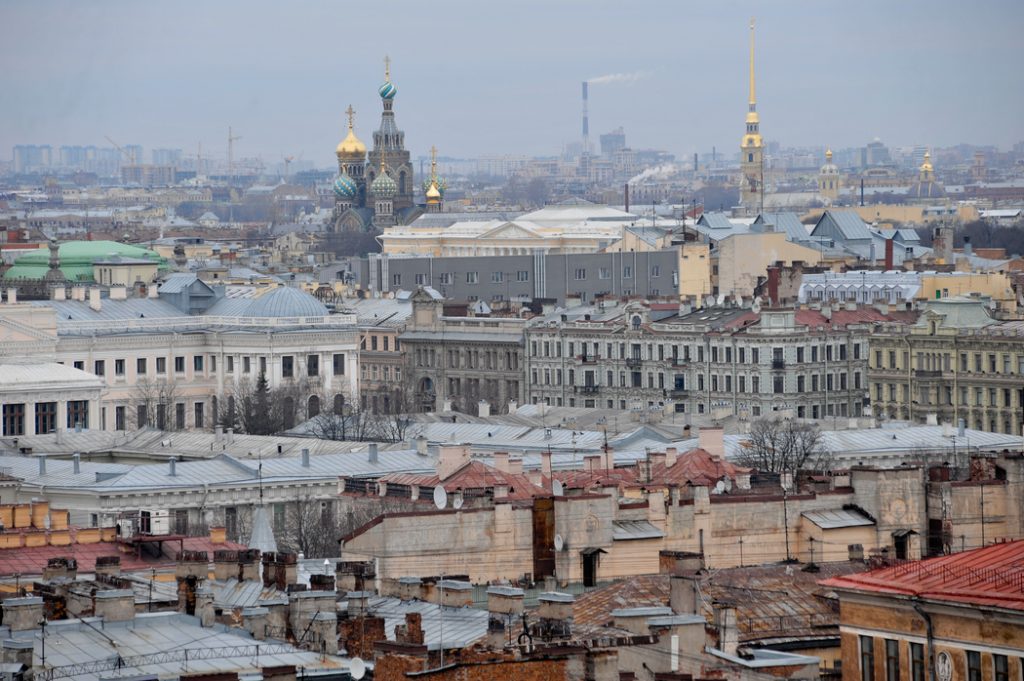 Петербург вошел в перечень регионов РФ с зарплатами выше 150 тысяч рублей