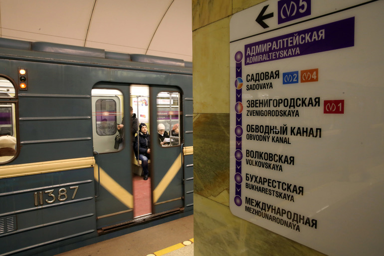 На фиолетовой ветке метро Петербурга сократят количество вагонов всех поездов