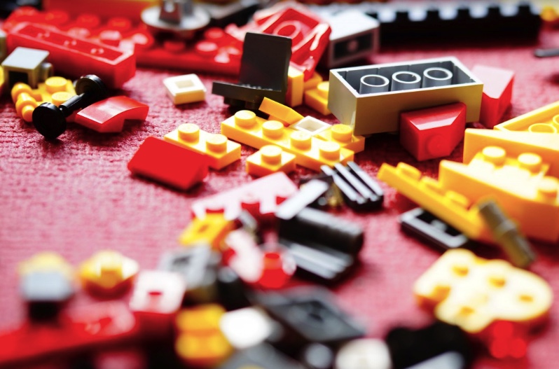 Lego полностью прекращает свою деятельность в России