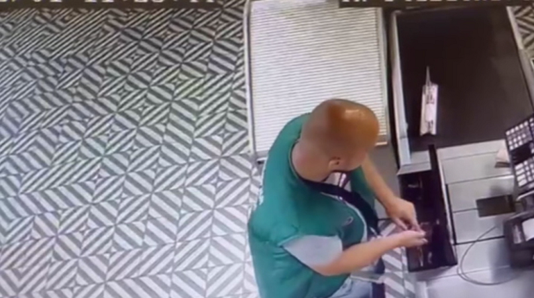 Оборотень в жилетке: серийный стажер обчищал кассы московских магазинов