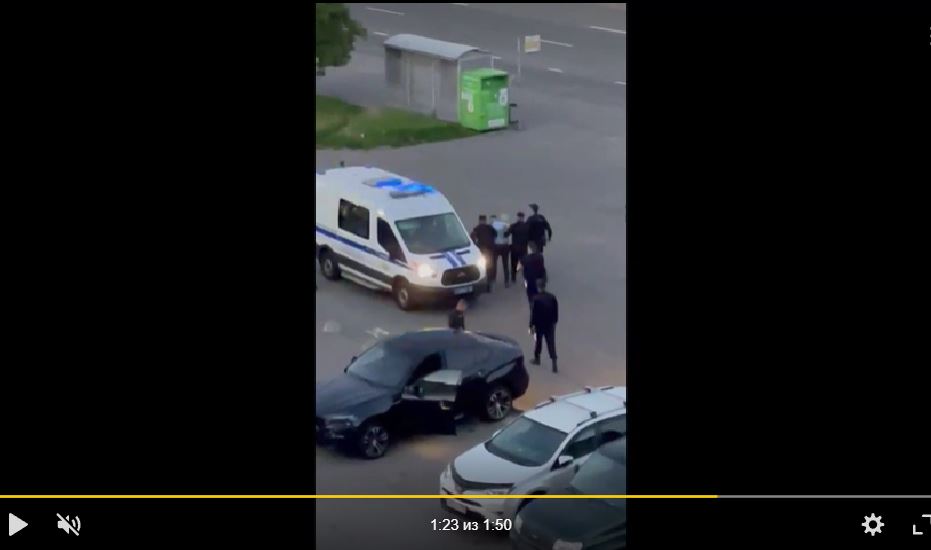 У стрелявшего от скуки водителя BMW В Купчино нашли в багажнике карабин «Вепрь» и коробки с патронами