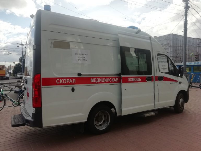 У метро и в ТЦ Петербурга заработали мобильные пункты вакцинации от гриппа