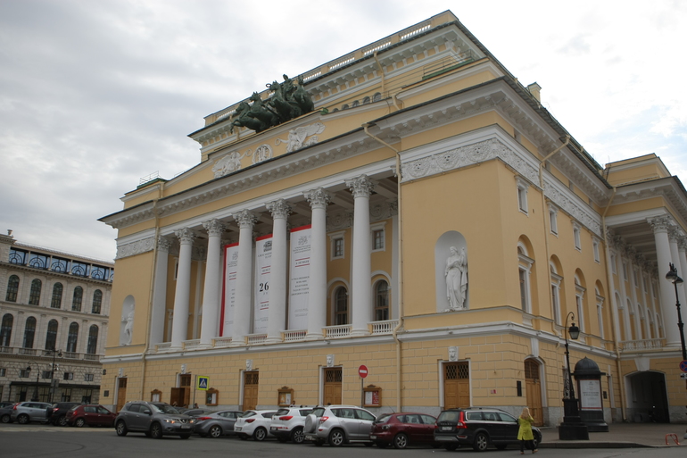 Смольный направит более 10 млрд рублей на поддержку театров Петербурга