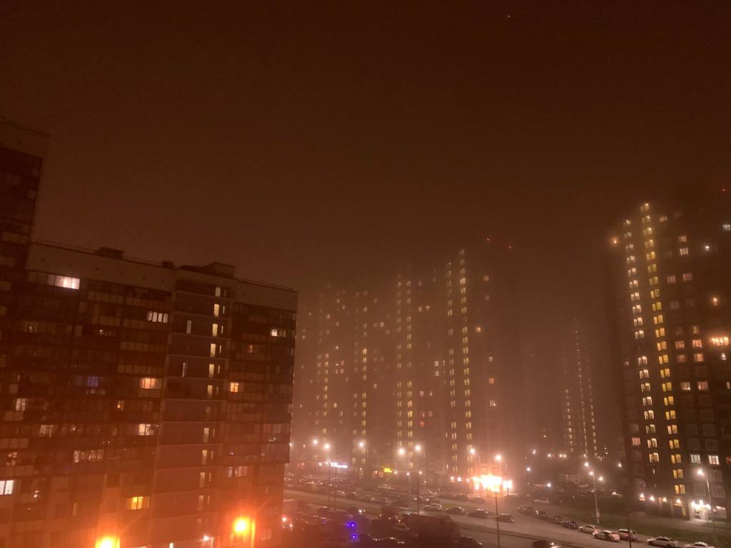 Петербург погрузился в густой туман