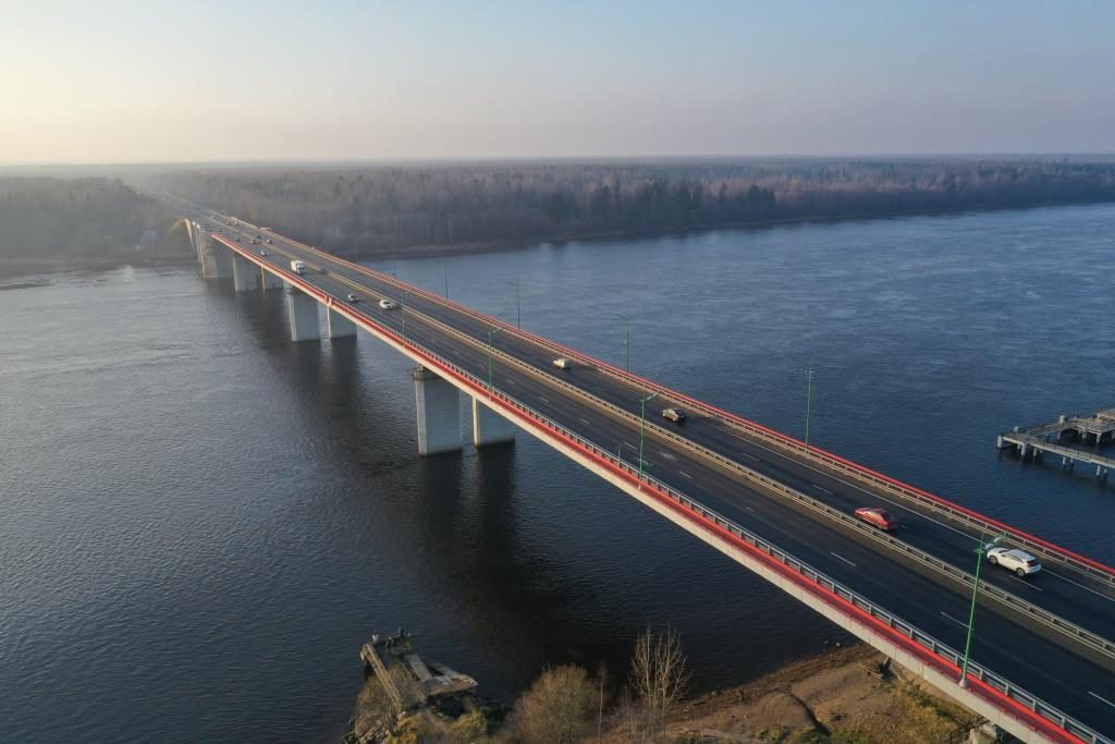 Ладожский мост поднимет крыло для прохода теплохода 