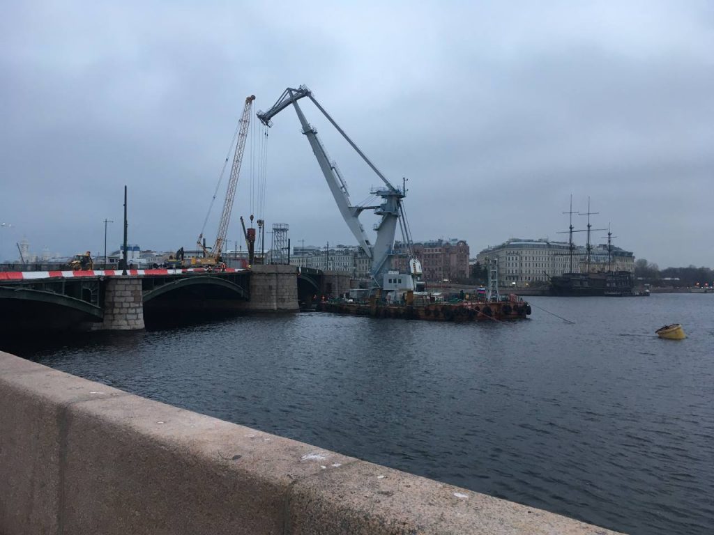 Ремонт Биржевого моста с 29 ноября закроет движение на трех участках Василеостровского района