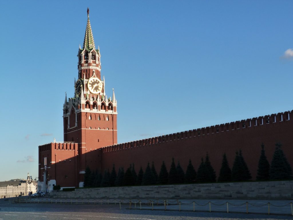 В Кремле оценили возможность введения масочного режима