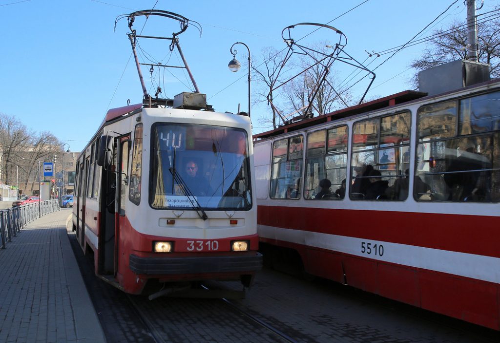 На мосту Александра Невского временно перекроют трамвайное движение