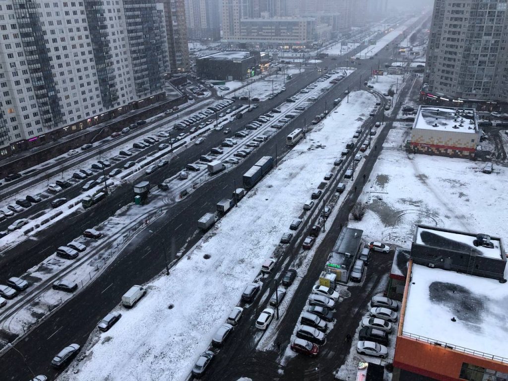 Небо снова мучает Петербург снегом
