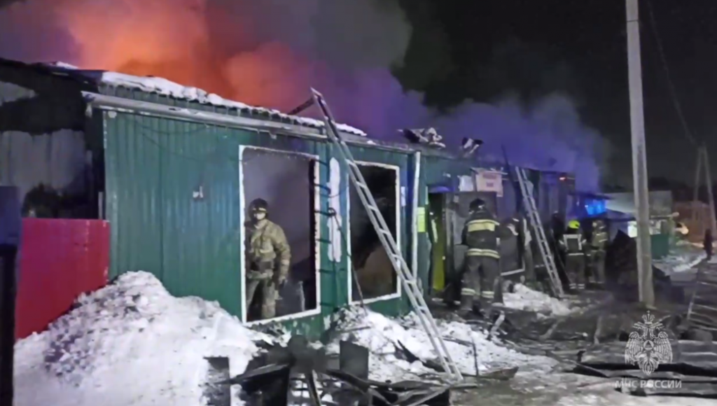 &#171;Пожарные сделали все возможное&#187;: МЧС рассказало, почему приют в Кемерово сгорел так быстро