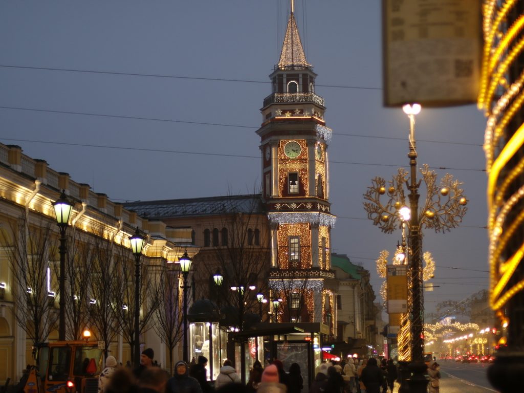Решено, будет ли ходить транспорт по Невскому проспекту в новогоднюю ночь