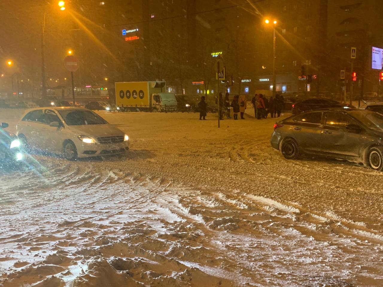 Где в Петербурге «ползает» снегоуборочная техника в снегопад - Мойка78.ру﻿  Новости СПб