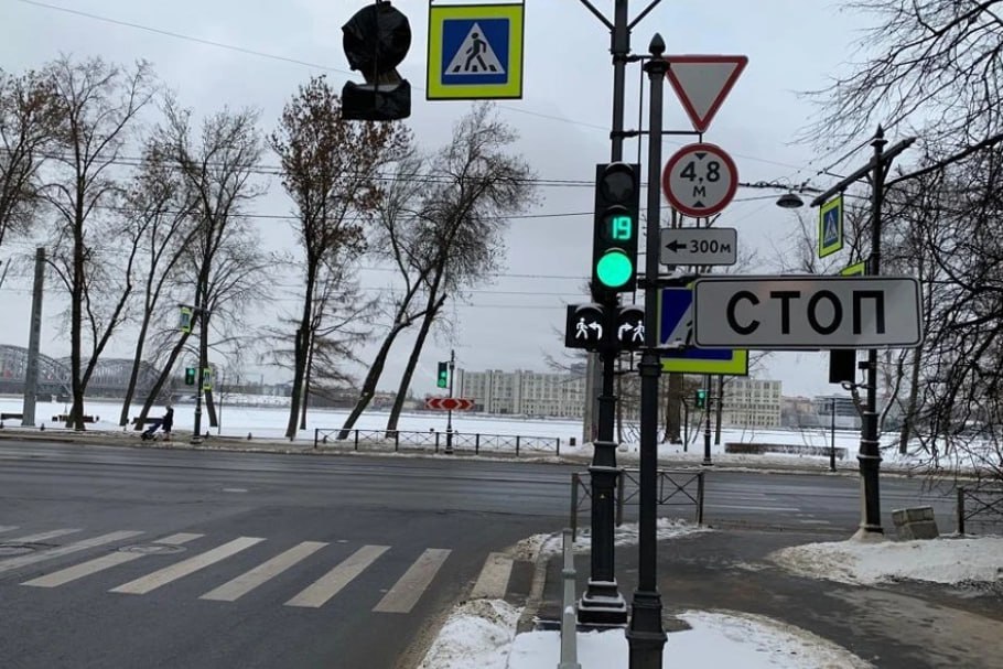 На петербургских светофорах обживаются «белые человечки»