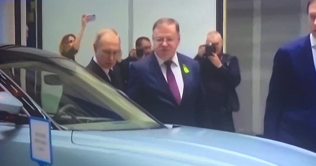 Путин не стал садиться в электромобиль &#171;е-Нева&#187; от &#171;АвтоВАЗа&#187;