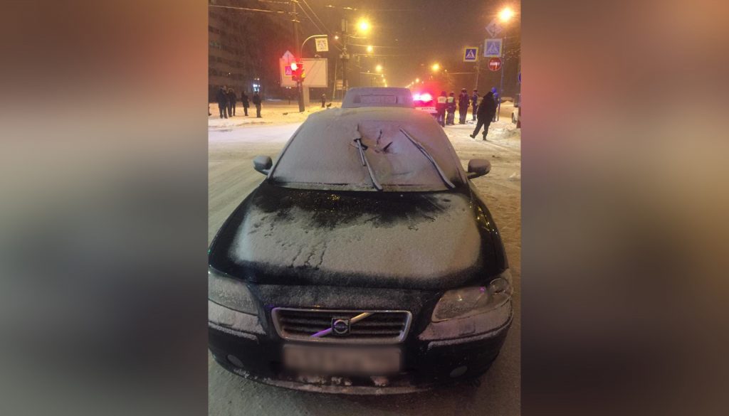 Сбившего двух пешеходов водителя Volvo задержали на севере Петербурга