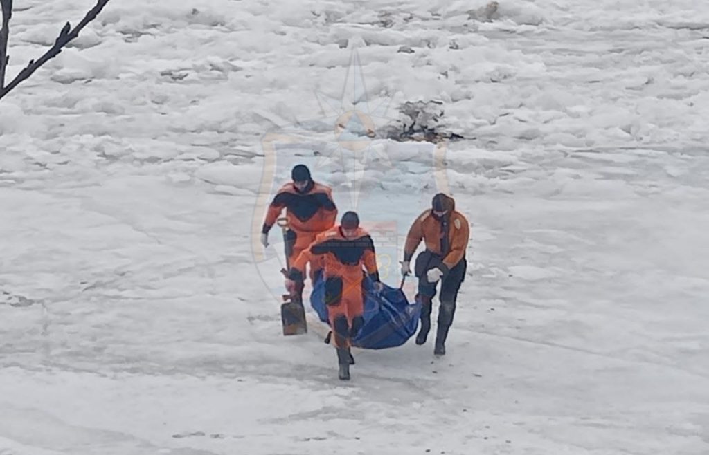 На льду Невы в поселке имени Свердлова нашли мертвеца