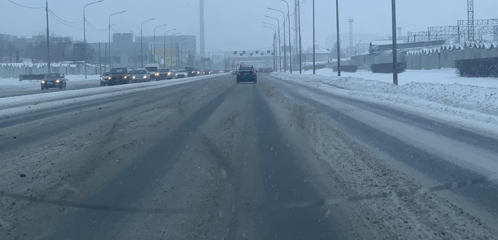 Читатели Мойки78 жалуются на снежные заносы на дорогах Петербурга