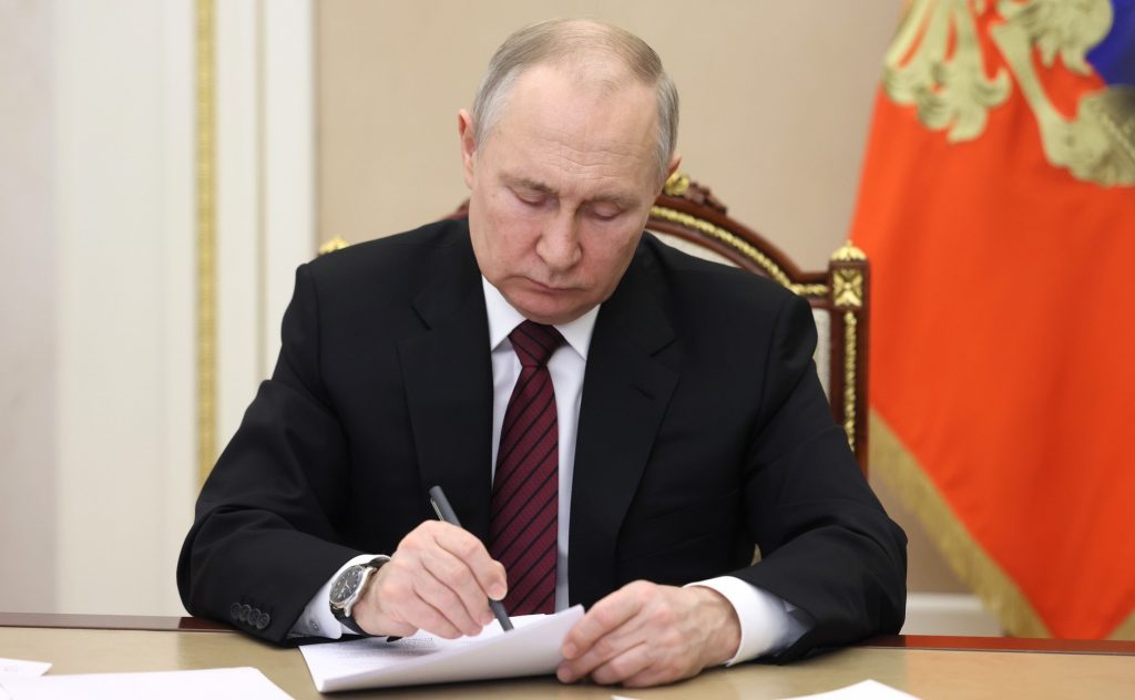 «Мы с вами на этапе позитивных перемен»: Путин приободрил прокуроров и россиян