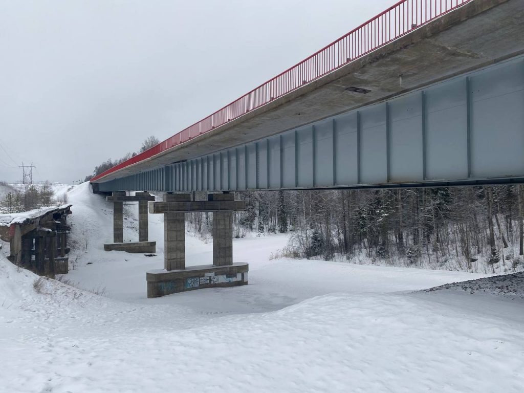 На мосту через реку Яндеба в Ленобласти введут реверсивное движение