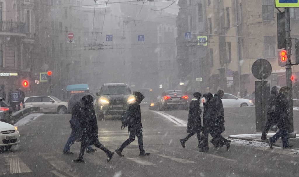 МЧС предупредило жителей Петербурга о сильном снеге в воскресенье