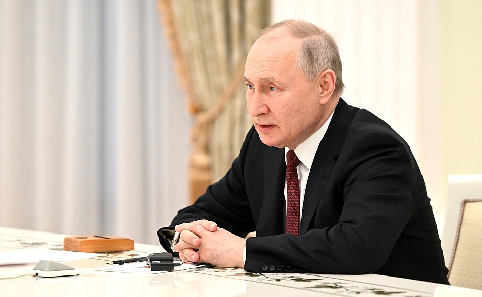 Путин поручил создать реестр должников по алиментам