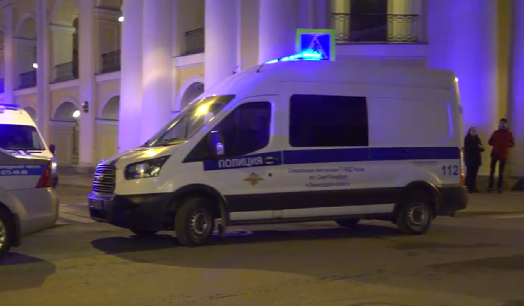МВД и СК показали кадры обысков в скандальных барах на Думской и Ломоносова