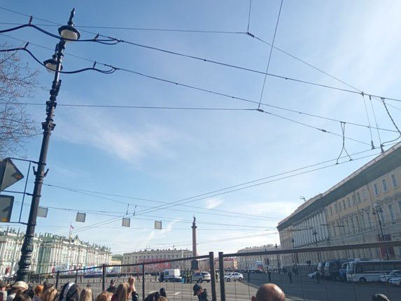 Парад Победы в Петербурге можно увидеть только через забор в клеточку
