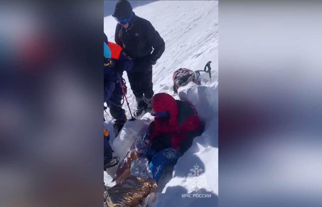 МЧС спасло туриста с горной болезнью на Эльбрусе