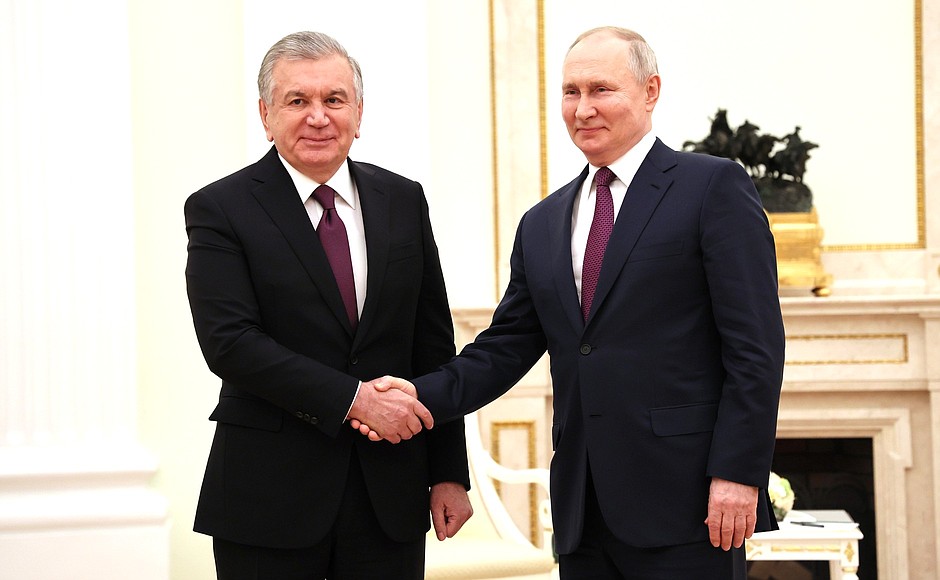 Путин встретился в Кремле с прибывшим в Москву президентом Узбекистана