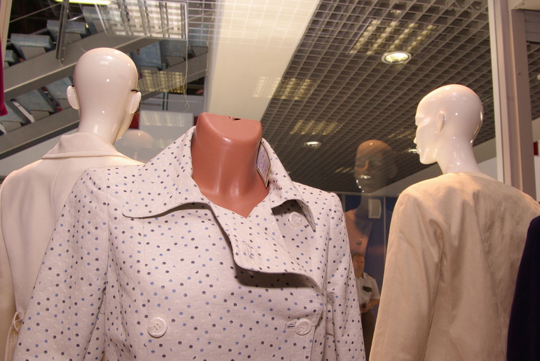 Простаивающая почти год Zara обогнала петербургских дизайнеров по прибыли
