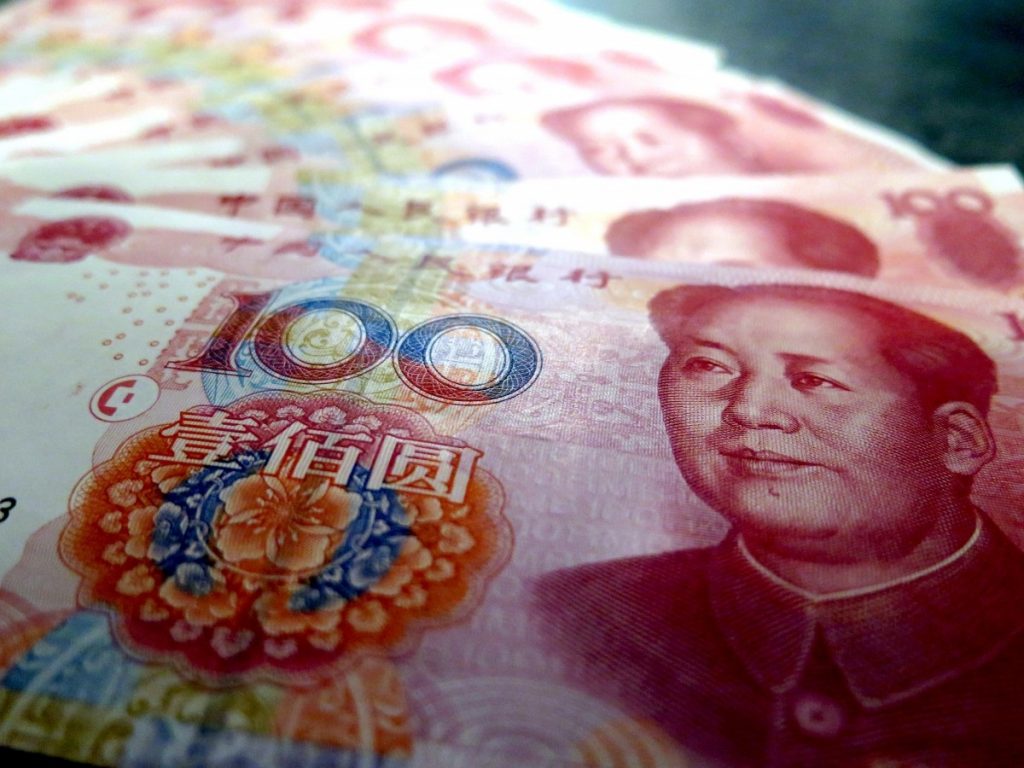 Банки отреагировали на повышенный спрос россиян на юани