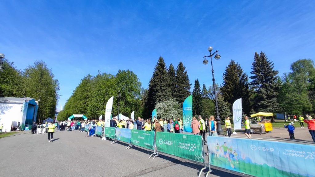 Более 10 тыс. петербуржцев пробежали благотворительный «Зеленый марафон»