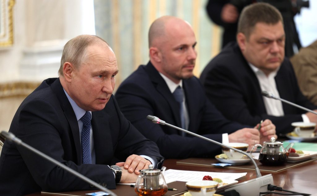Что Путин рассказал об Украине на встрече с военкорами