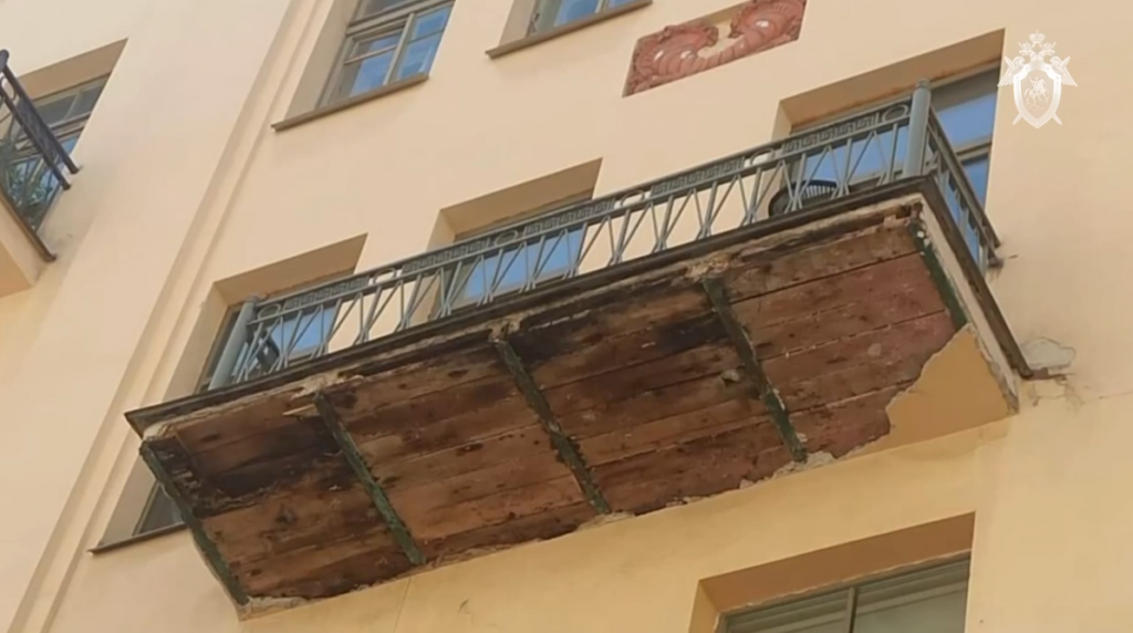СК показал последствия обрушения балкона на Рубинштейна