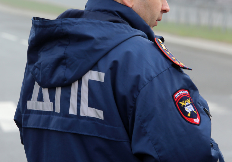Очевидцы: самокатчик попал под колеса автомобиля на Ириновском проспекте