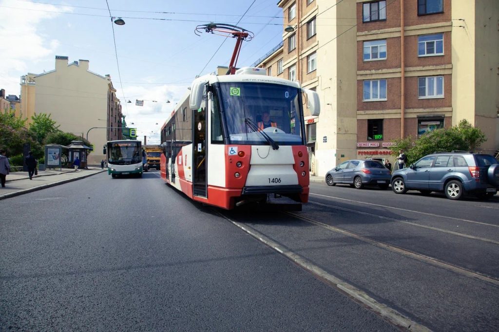 Трамвайные пути на Старо-Петергофском проспекте закончили ремонтировать