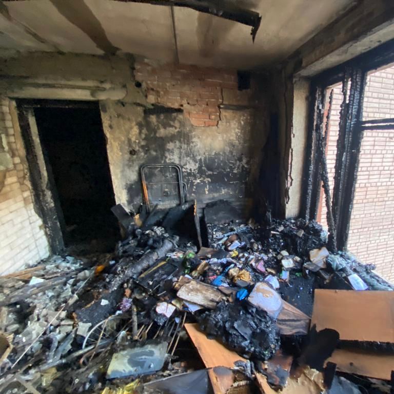 Прокуратура показала, что осталось от квартиры на Авангардной после пожара с тремя пострадавшими
