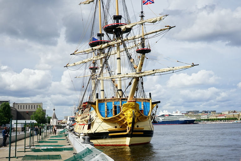 Какие корабли стоит восстановить и поставить в Петербурге