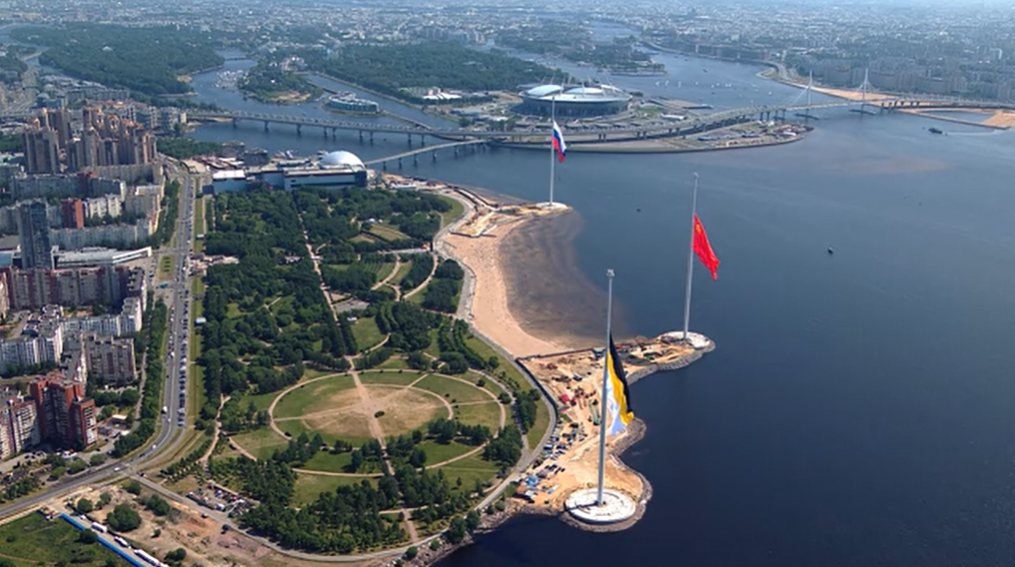 Стяг Ивана Грозного не подняли над Петербургом. Путин увидел только три флага у &#171;Лахта центра&#187;