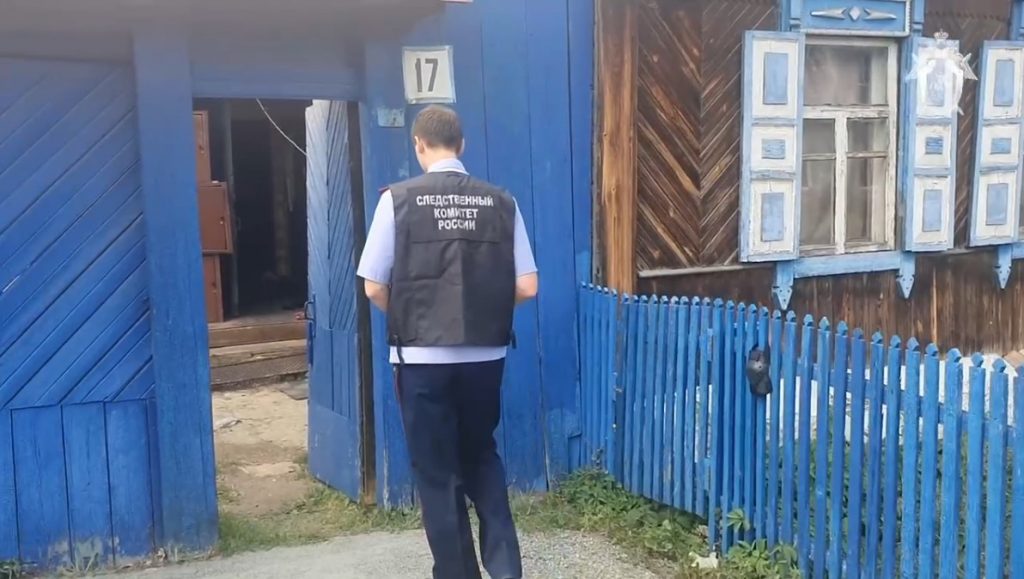 СК показал дом под Челябинском, где маньяк 14 лет удерживал похищенную девушку